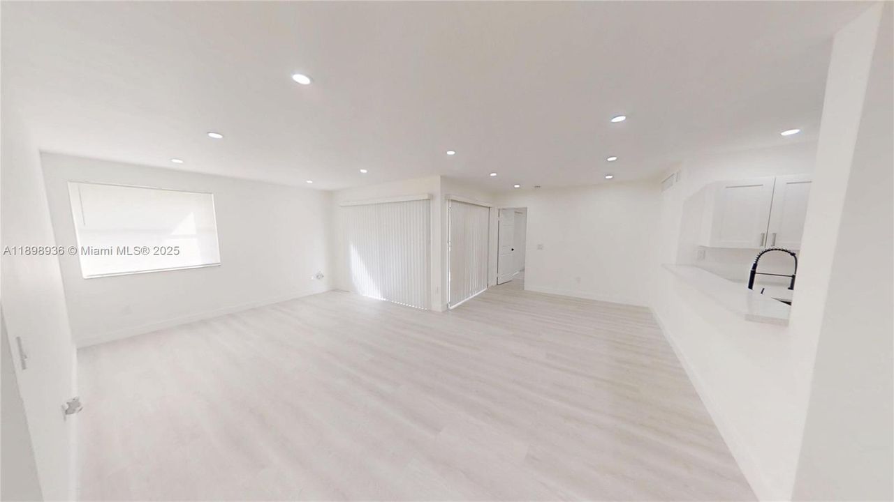 For Sale: $279,999 (3 beds, 2 baths, 1185 Square Feet)