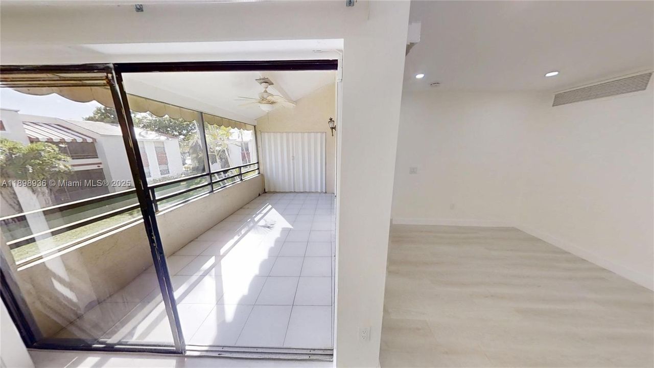 For Sale: $279,999 (3 beds, 2 baths, 1185 Square Feet)