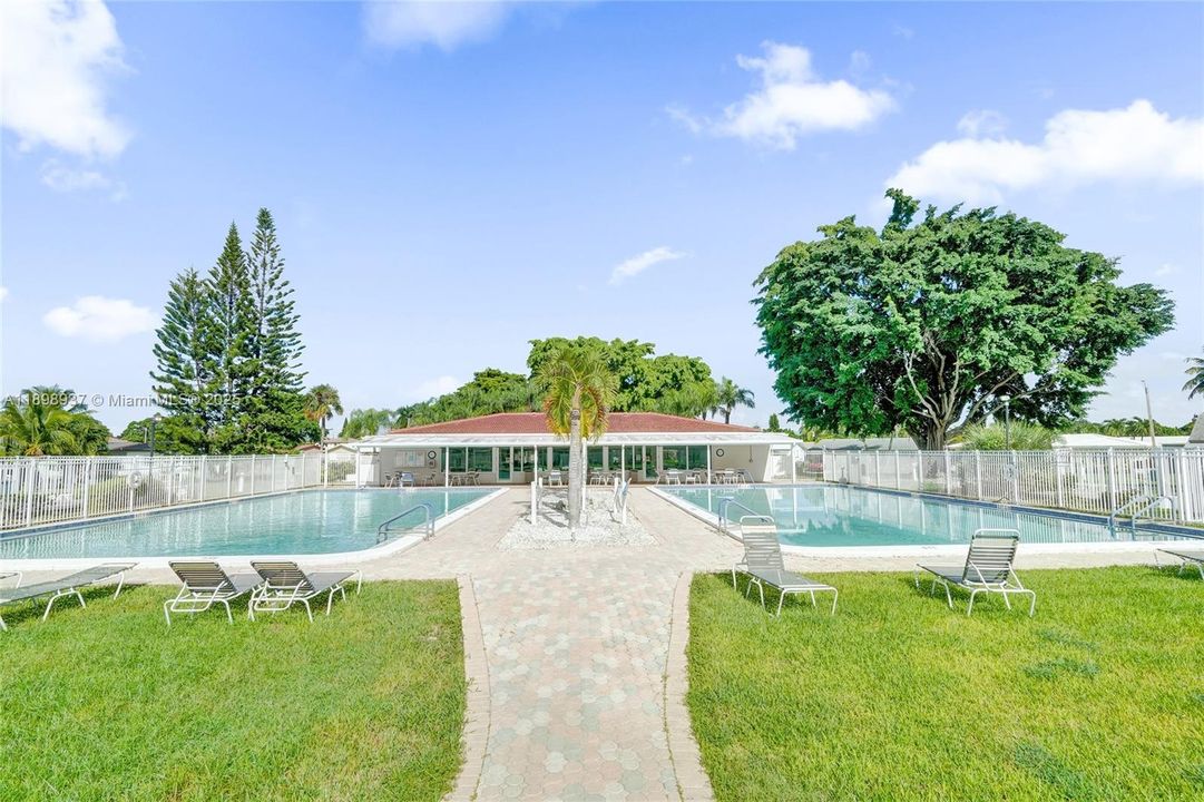 For Sale: $275,000 (2 beds, 1 baths, 1002 Square Feet)