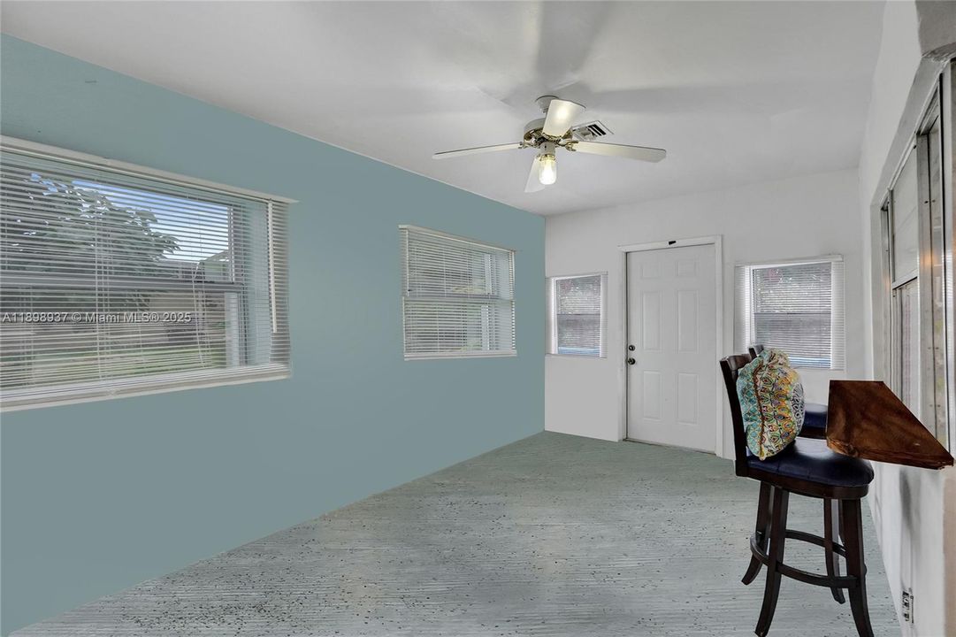 For Sale: $275,000 (2 beds, 1 baths, 1002 Square Feet)