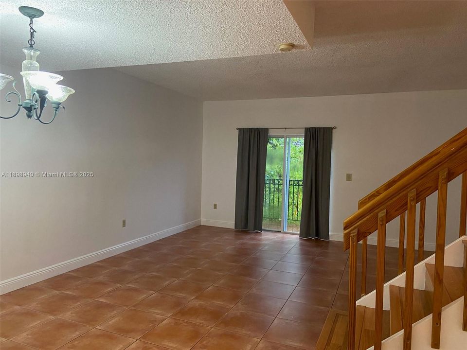 For Sale: $329,500 (2 beds, 2 baths, 1350 Square Feet)