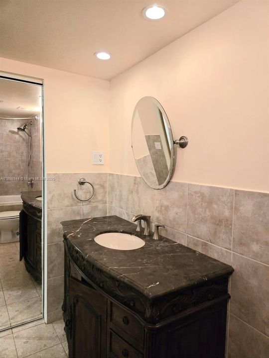 Recently Rented: $2,300 (3 beds, 2 baths, 1185 Square Feet)