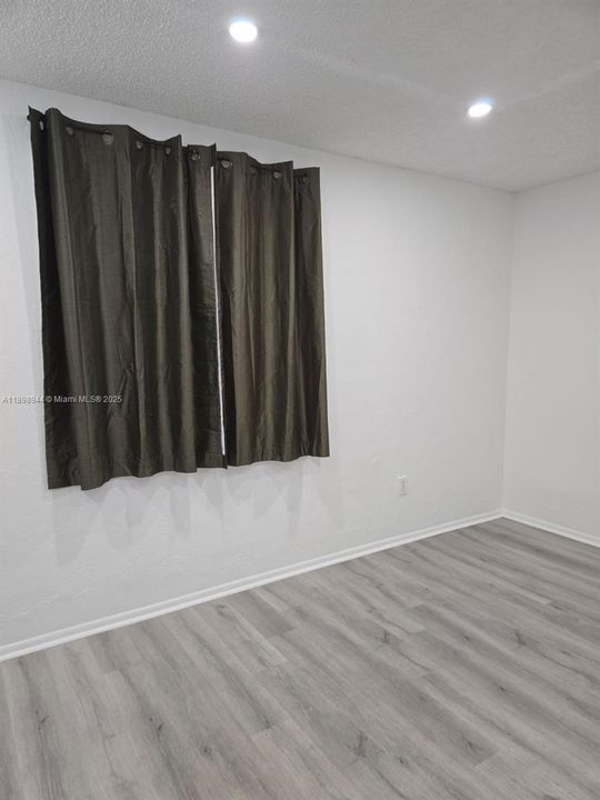 Recently Rented: $2,300 (3 beds, 2 baths, 1185 Square Feet)