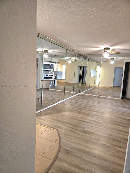 Recently Rented: $2,300 (3 beds, 2 baths, 1185 Square Feet)