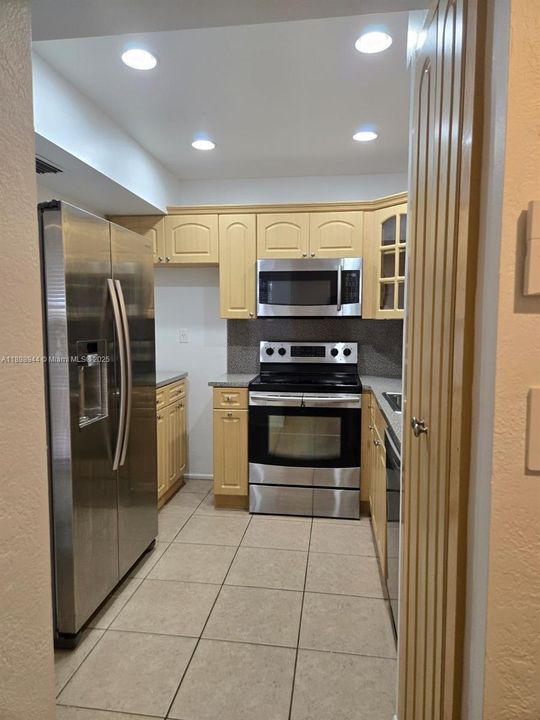 Recently Rented: $2,300 (3 beds, 2 baths, 1185 Square Feet)