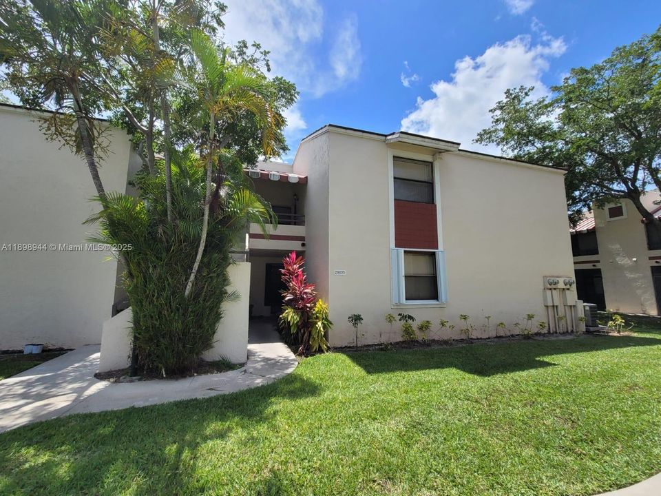 Recently Rented: $2,300 (3 beds, 2 baths, 1185 Square Feet)