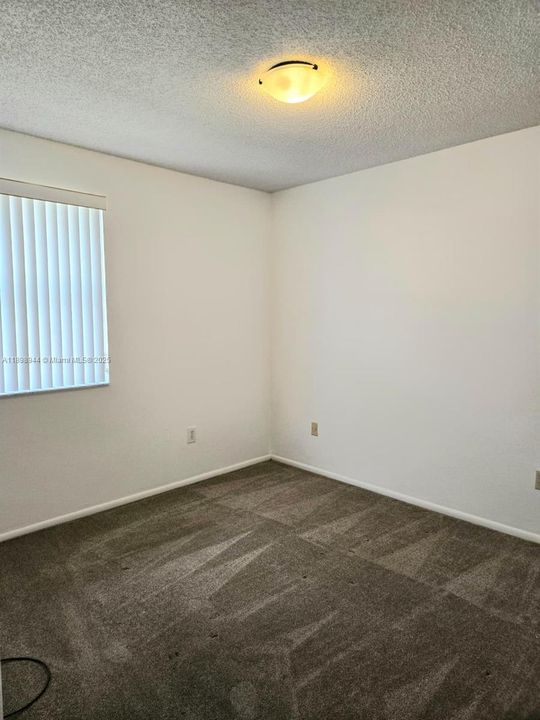 Recently Rented: $2,300 (3 beds, 2 baths, 1185 Square Feet)