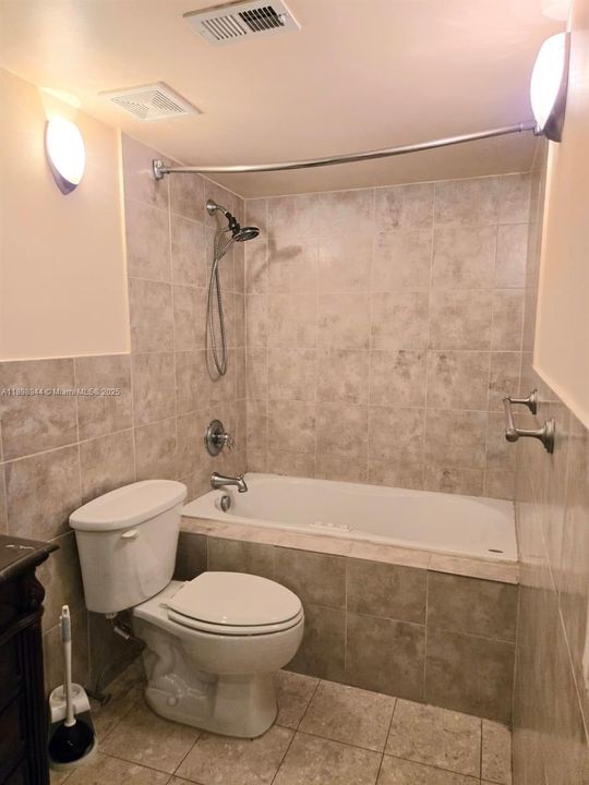 Recently Rented: $2,300 (3 beds, 2 baths, 1185 Square Feet)