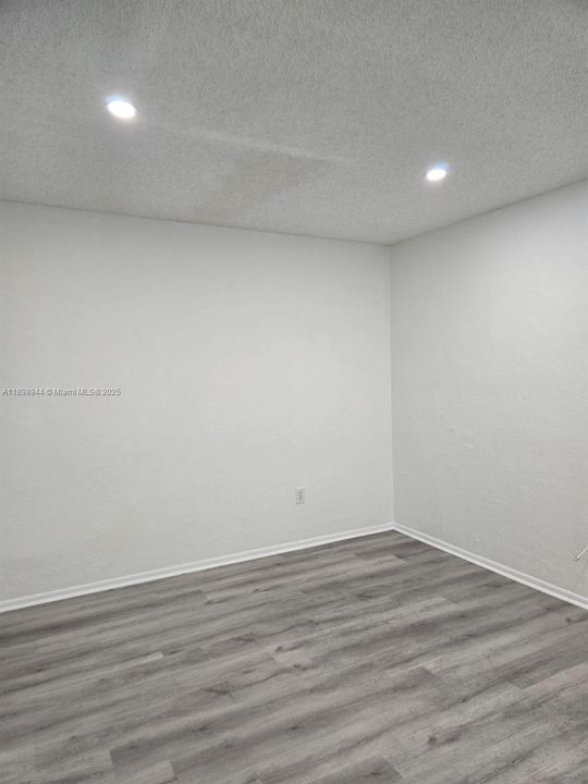 Recently Rented: $2,300 (3 beds, 2 baths, 1185 Square Feet)