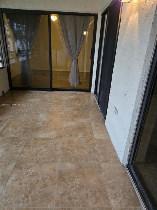 Recently Rented: $2,300 (3 beds, 2 baths, 1185 Square Feet)