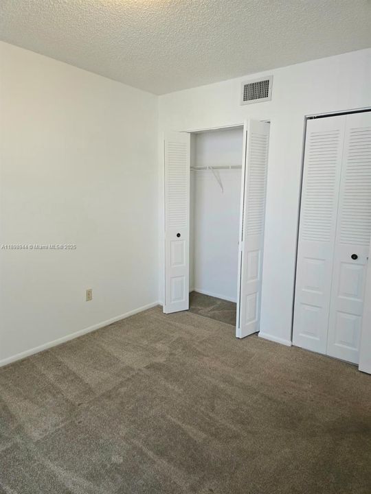 Recently Rented: $2,300 (3 beds, 2 baths, 1185 Square Feet)