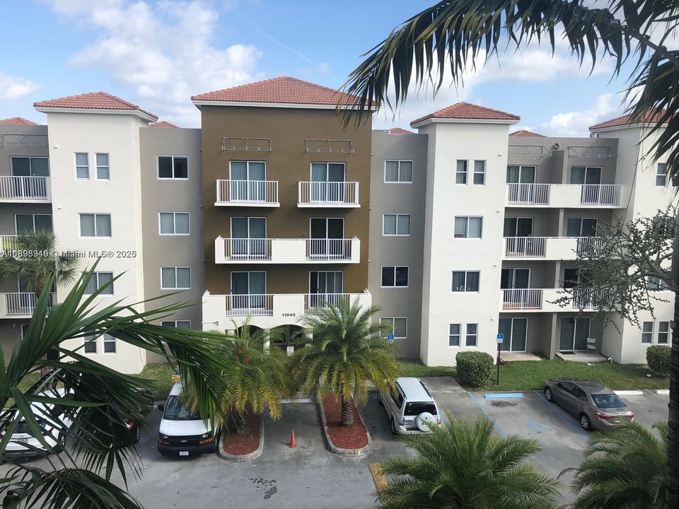 Recently Rented: $1,890 (2 beds, 2 baths, 809 Square Feet)