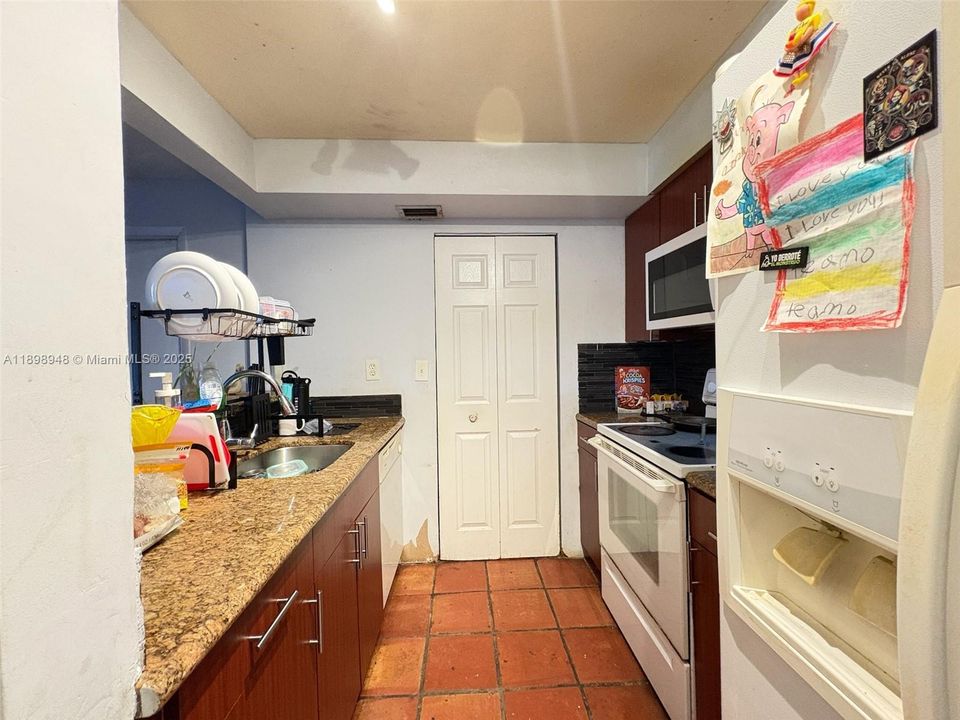 For Sale: $270,000 (3 beds, 2 baths, 1119 Square Feet)