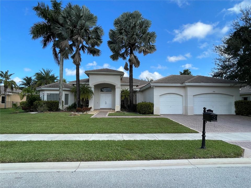 Recently Rented: $7,900 (5 beds, 4 baths, 3570 Square Feet)