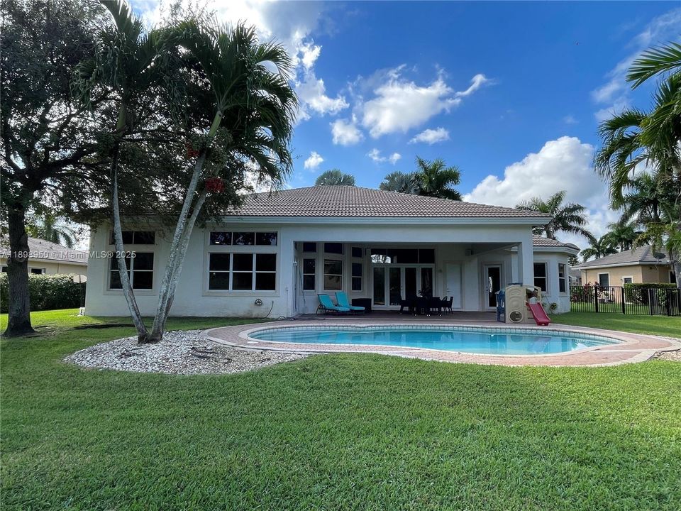 Recently Rented: $7,900 (5 beds, 4 baths, 3570 Square Feet)