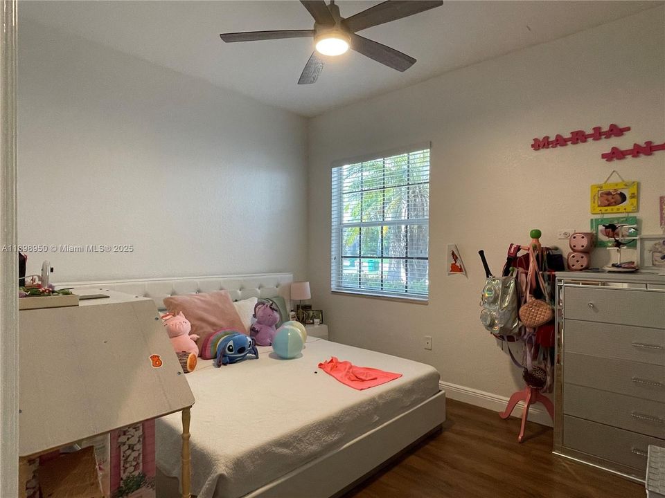 Recently Rented: $7,900 (5 beds, 4 baths, 3570 Square Feet)