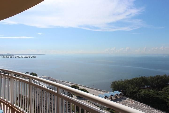 Active With Contract: $3,100 (1 beds, 1 baths, 900 Square Feet)