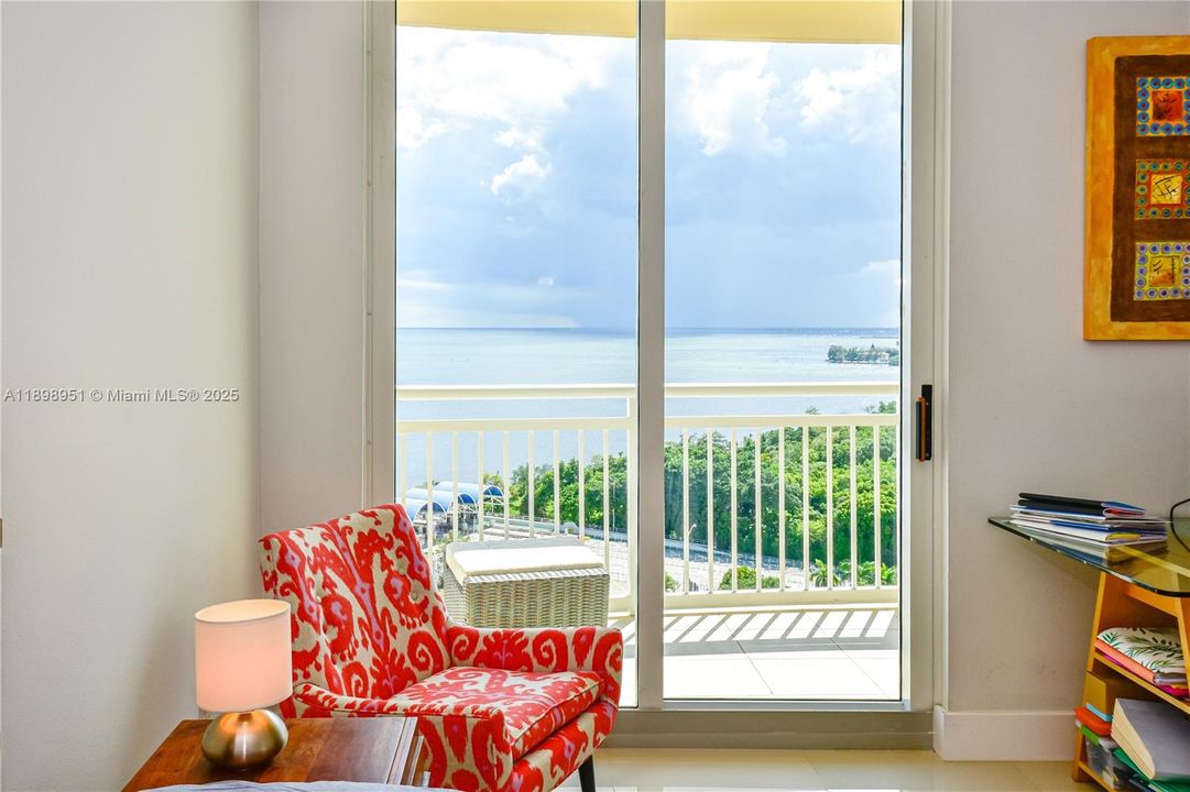 Active With Contract: $3,100 (1 beds, 1 baths, 900 Square Feet)