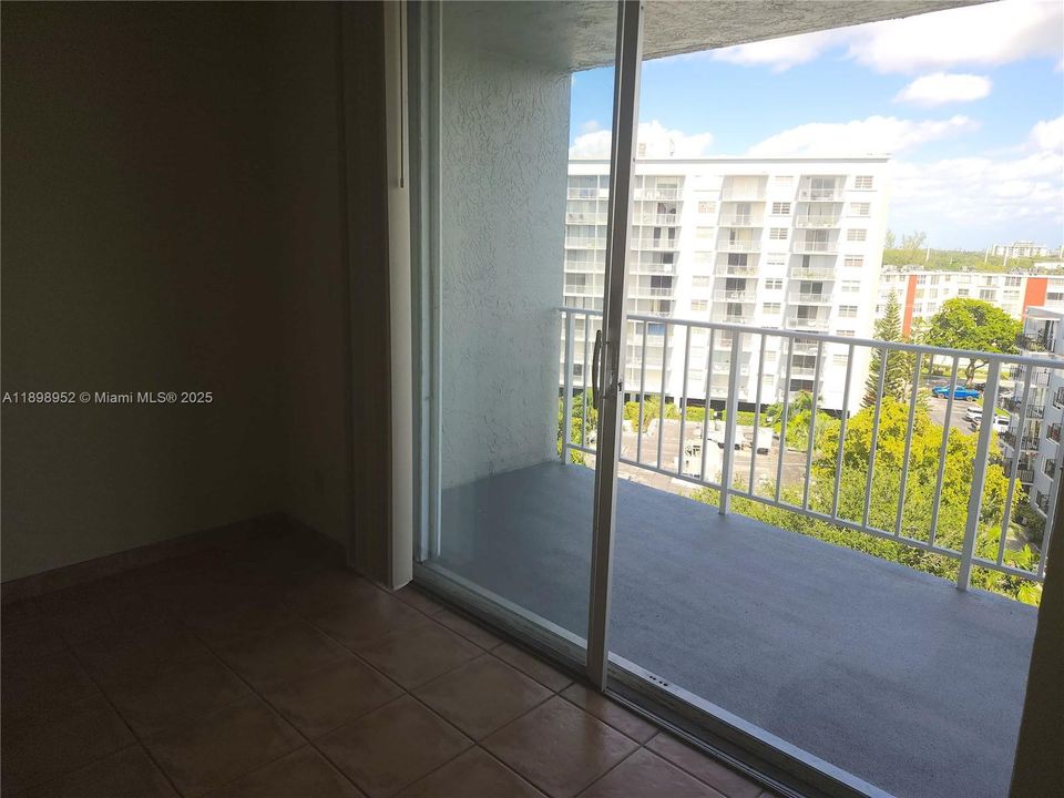 Recently Rented: $1,500 (1 beds, 1 baths, 900 Square Feet)