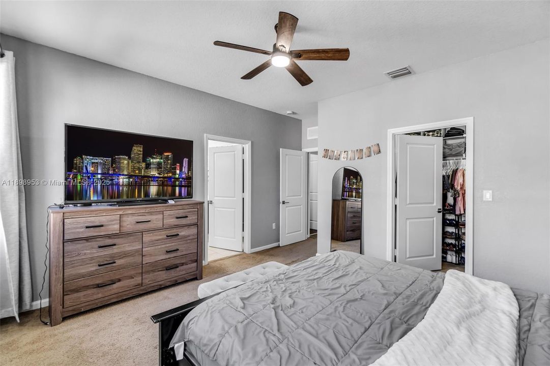 For Rent: $2,800 (3 beds, 2 baths, 1731 Square Feet)