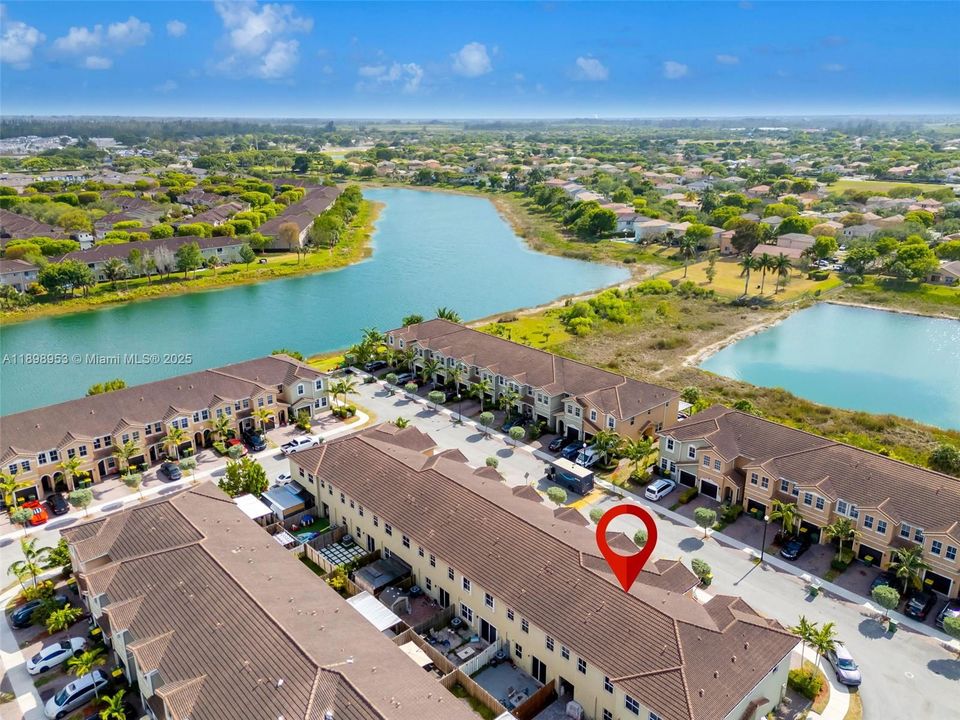 For Rent: $2,800 (3 beds, 2 baths, 1731 Square Feet)