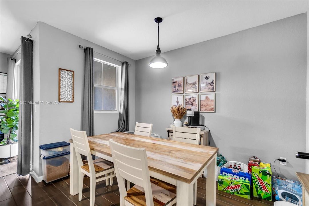 For Rent: $2,800 (3 beds, 2 baths, 1731 Square Feet)