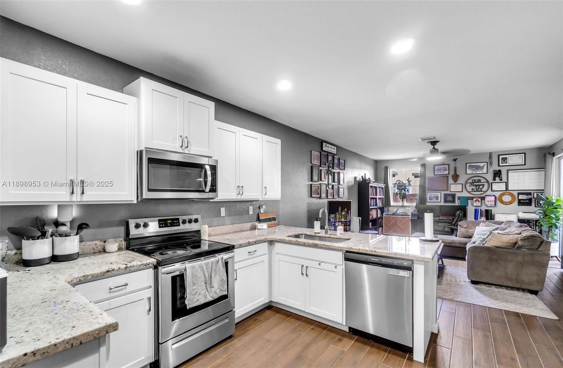 For Rent: $2,800 (3 beds, 2 baths, 1731 Square Feet)