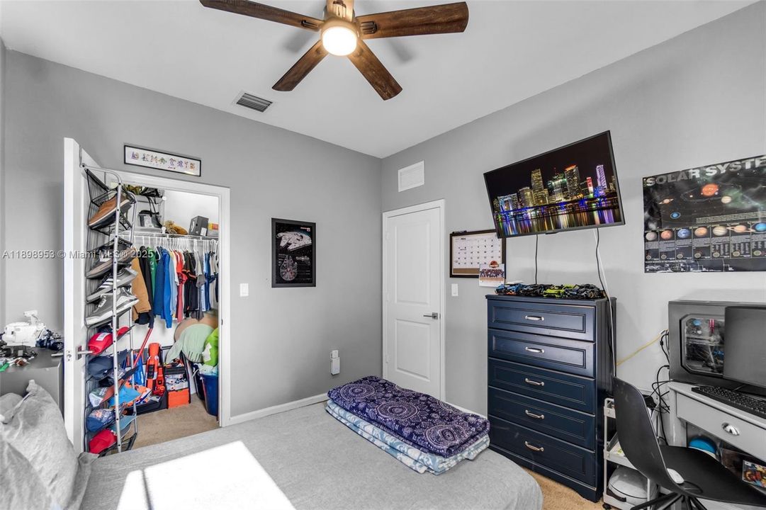 For Rent: $2,800 (3 beds, 2 baths, 1731 Square Feet)