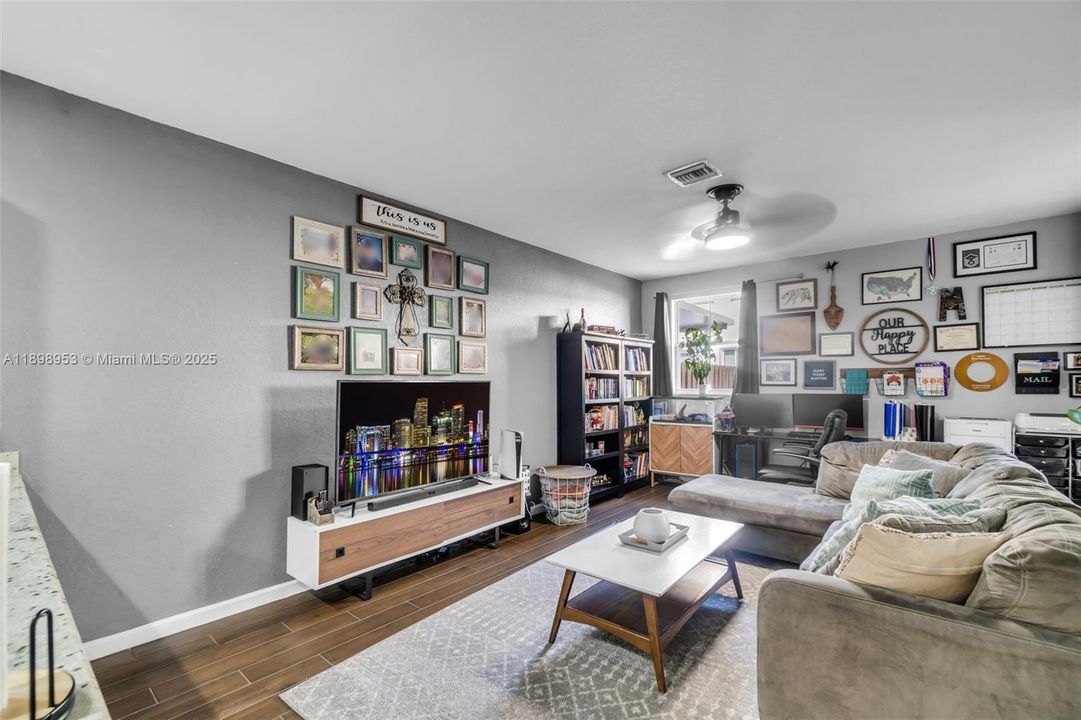 For Rent: $2,800 (3 beds, 2 baths, 1731 Square Feet)