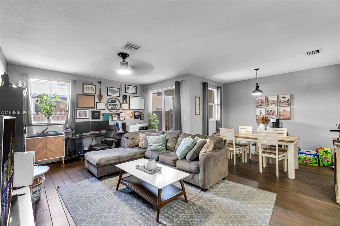 For Rent: $2,800 (3 beds, 2 baths, 1731 Square Feet)