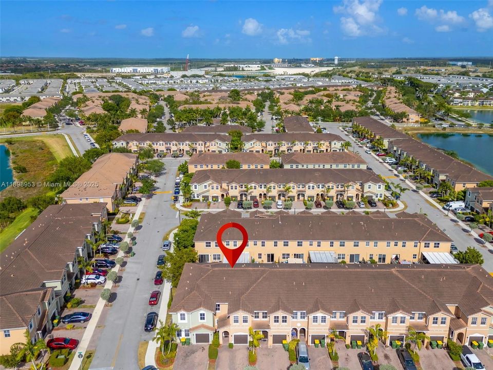 For Rent: $2,800 (3 beds, 2 baths, 1731 Square Feet)