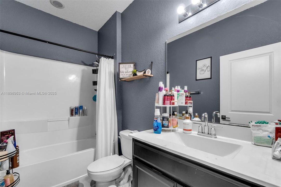 For Rent: $2,800 (3 beds, 2 baths, 1731 Square Feet)