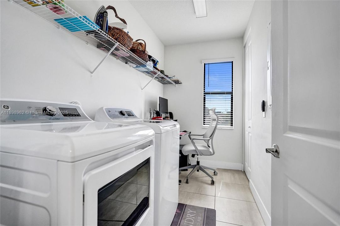 For Sale: $840,000 (4 beds, 3 baths, 2279 Square Feet)