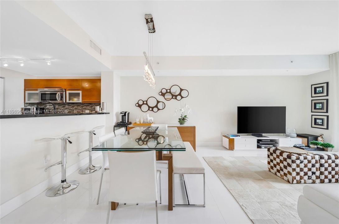 Recientemente alquilado: $4,000 (2 camas, 2 baños, 1058 Pies cuadrados)