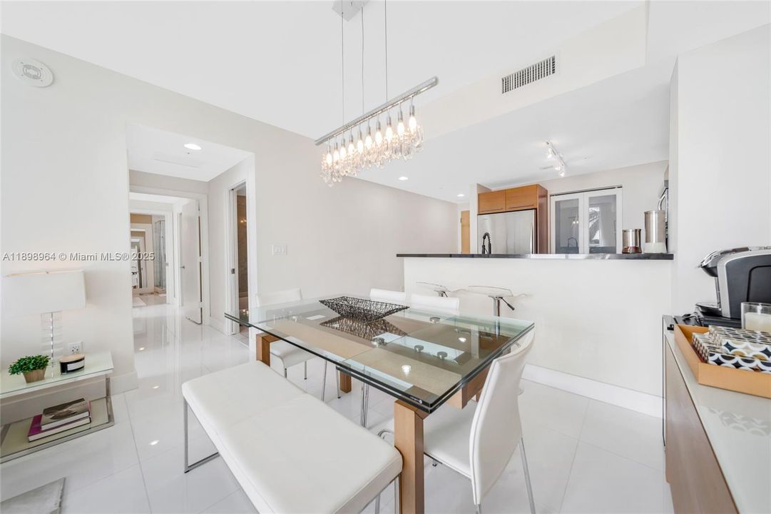 Recientemente alquilado: $4,000 (2 camas, 2 baños, 1058 Pies cuadrados)