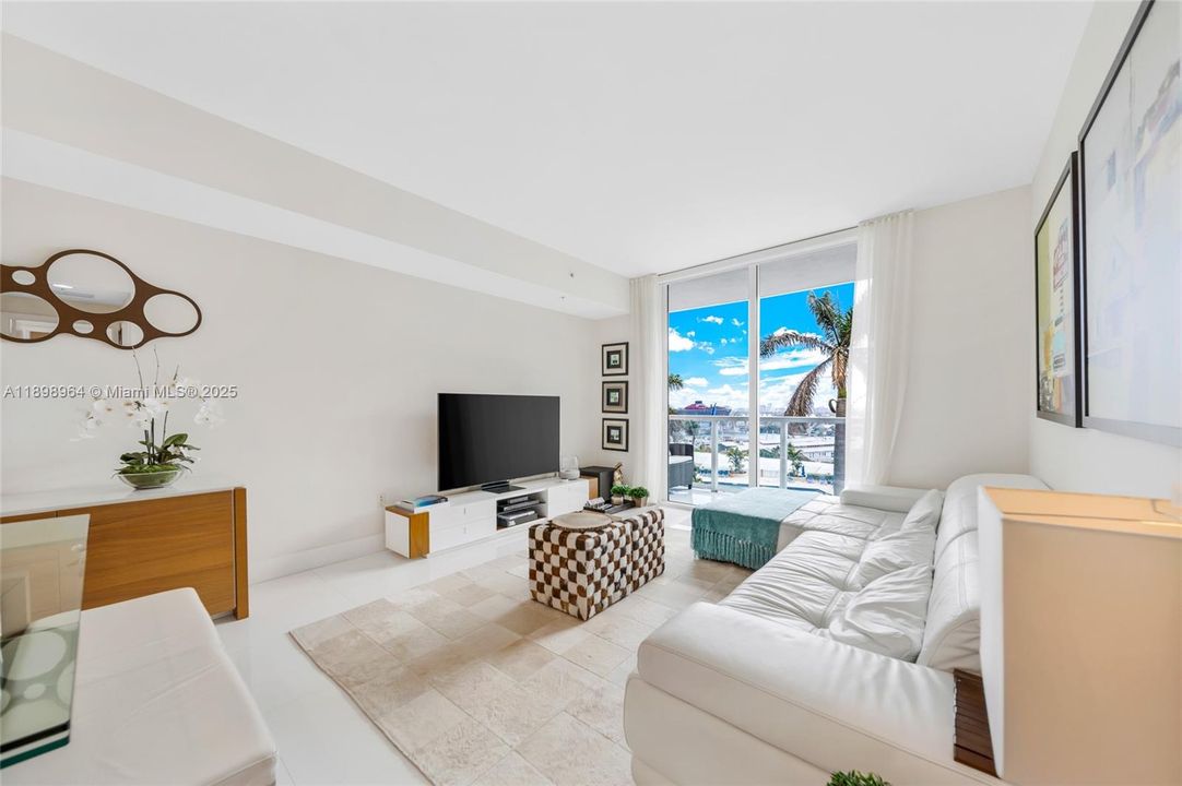 Recientemente alquilado: $4,000 (2 camas, 2 baños, 1058 Pies cuadrados)