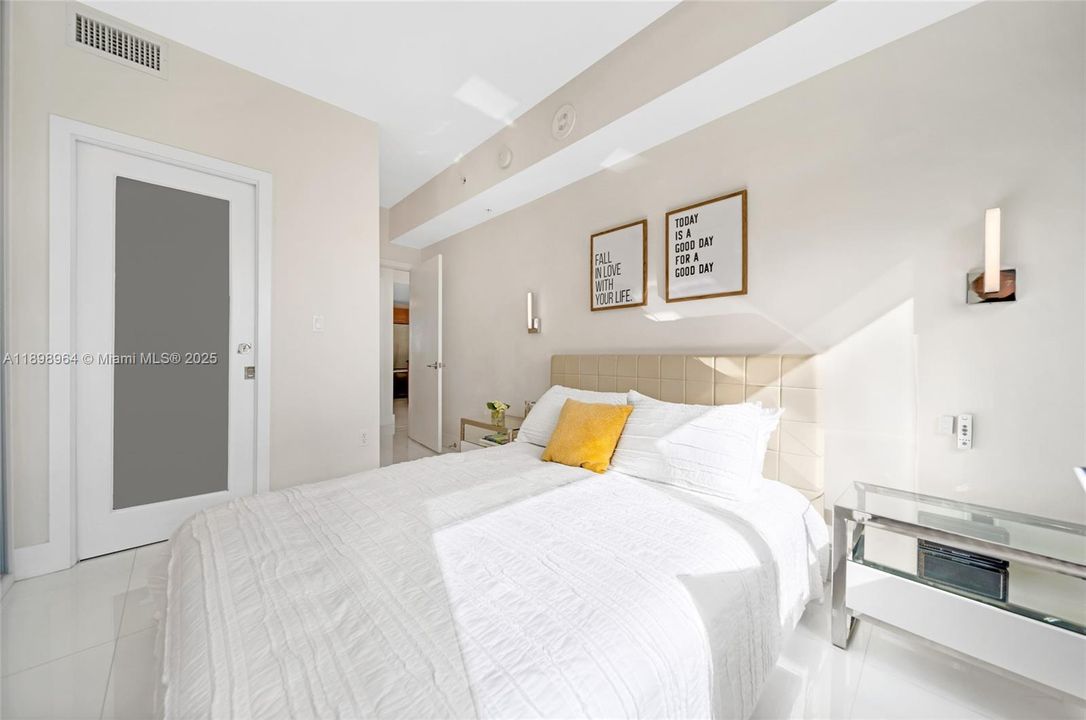 Recientemente alquilado: $4,000 (2 camas, 2 baños, 1058 Pies cuadrados)