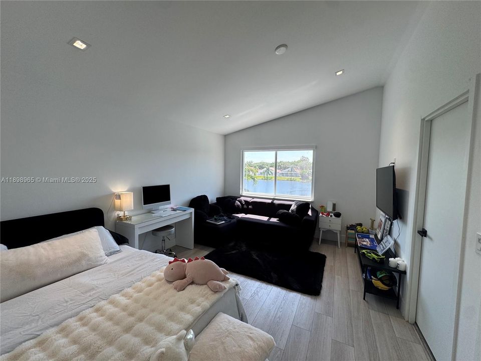 For Sale: $1,300,000 (4 beds, 3 baths, 2015 Square Feet)