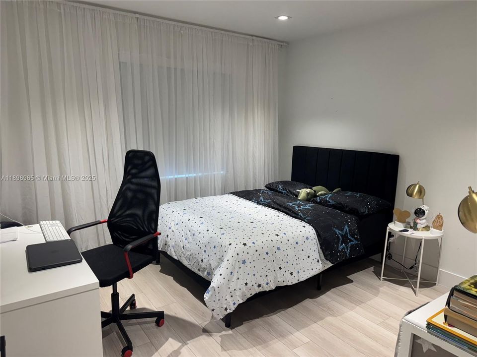 For Sale: $1,300,000 (4 beds, 3 baths, 2015 Square Feet)