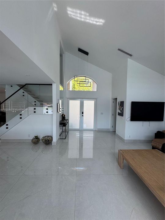 For Sale: $1,300,000 (4 beds, 3 baths, 2015 Square Feet)