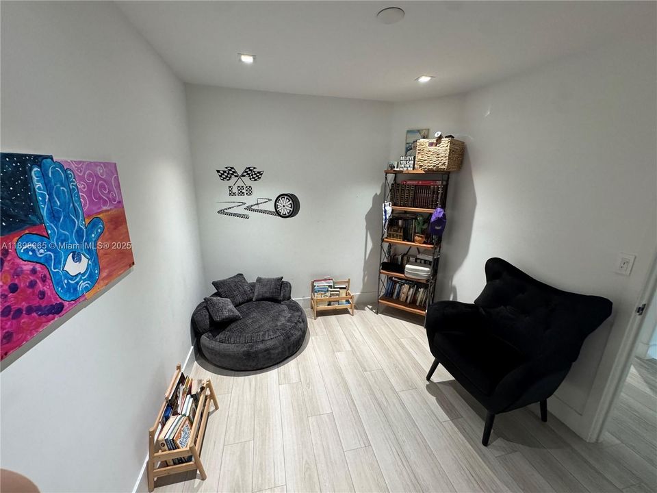 For Sale: $1,300,000 (4 beds, 3 baths, 2015 Square Feet)