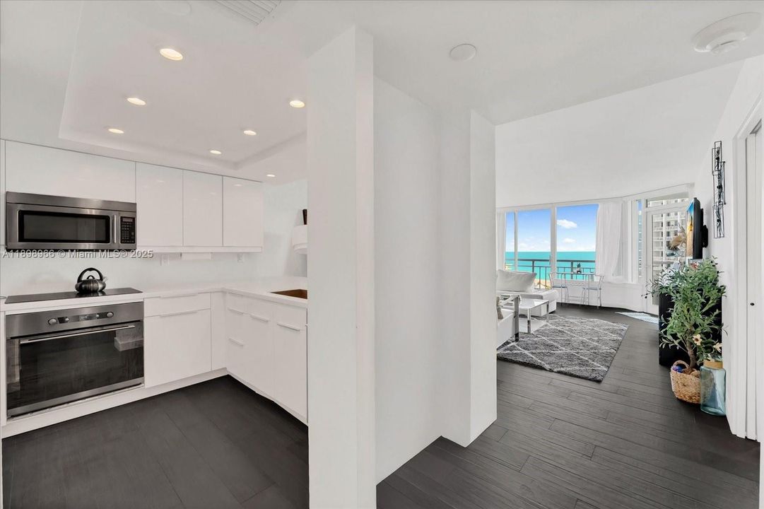 Recently Rented: $6,500 (1 beds, 1 baths, 858 Square Feet)