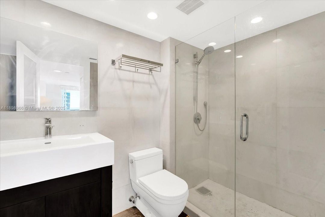 Recently Rented: $6,500 (1 beds, 1 baths, 858 Square Feet)