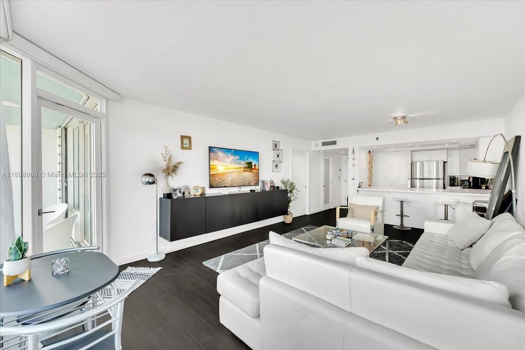 Recently Rented: $6,500 (1 beds, 1 baths, 858 Square Feet)