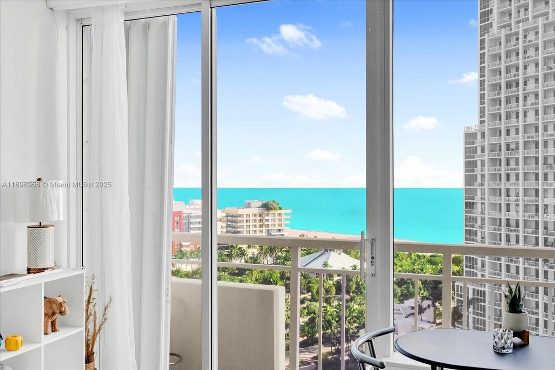 Recently Rented: $6,500 (1 beds, 1 baths, 858 Square Feet)