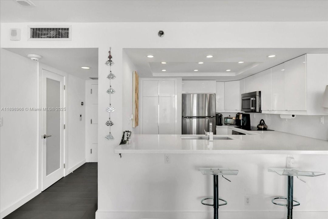 Recently Rented: $6,500 (1 beds, 1 baths, 858 Square Feet)