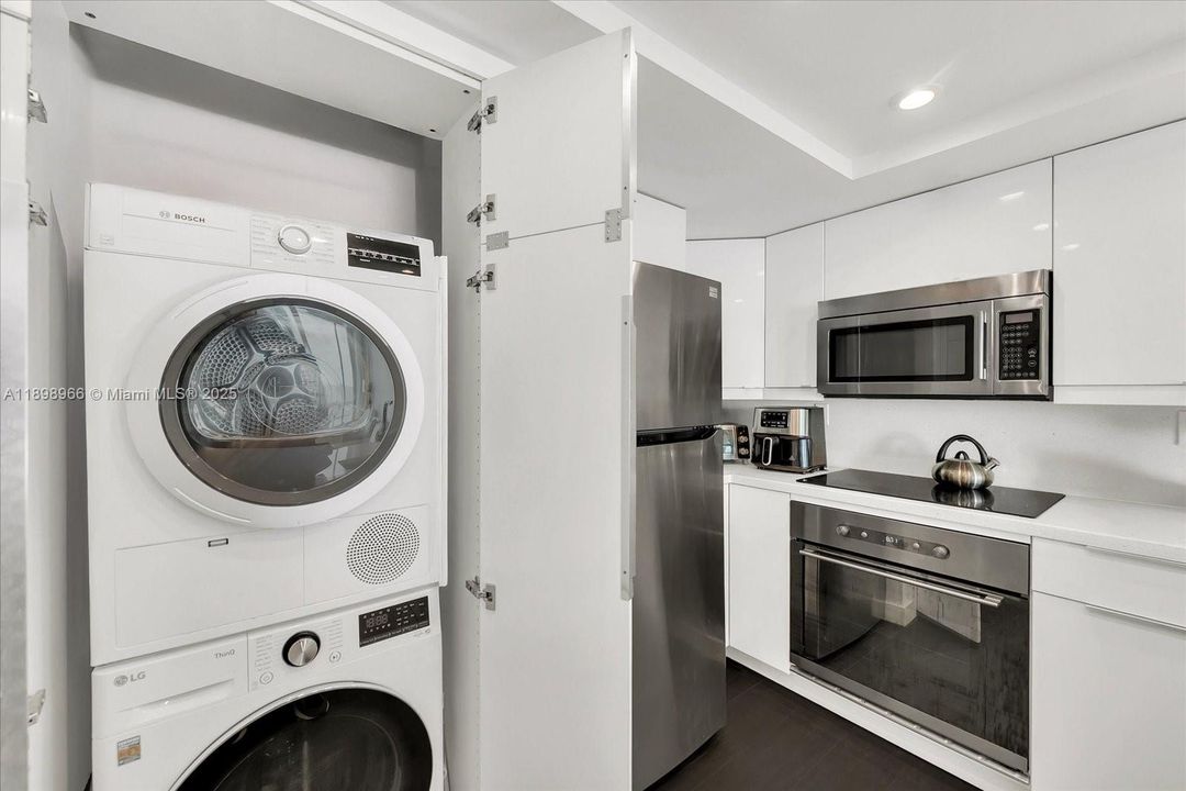 Recently Rented: $6,500 (1 beds, 1 baths, 858 Square Feet)