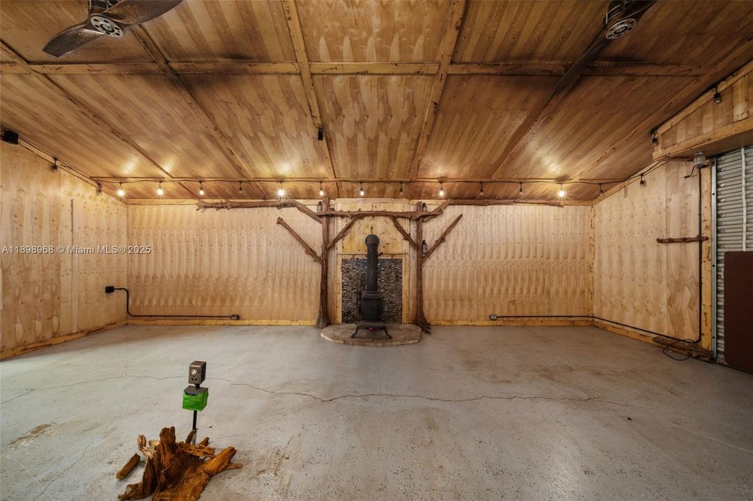 For Sale: $275,000 (2 beds, 2 baths, 1064 Square Feet)