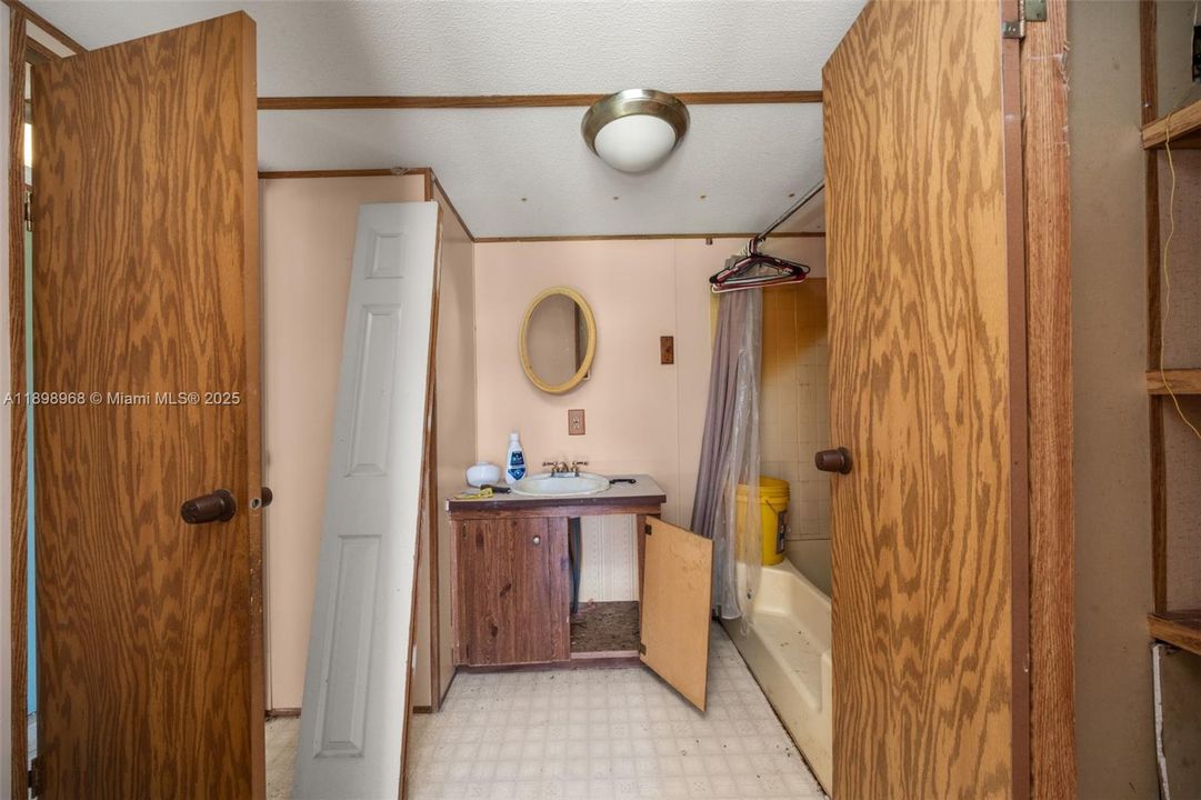 For Sale: $275,000 (2 beds, 2 baths, 1064 Square Feet)