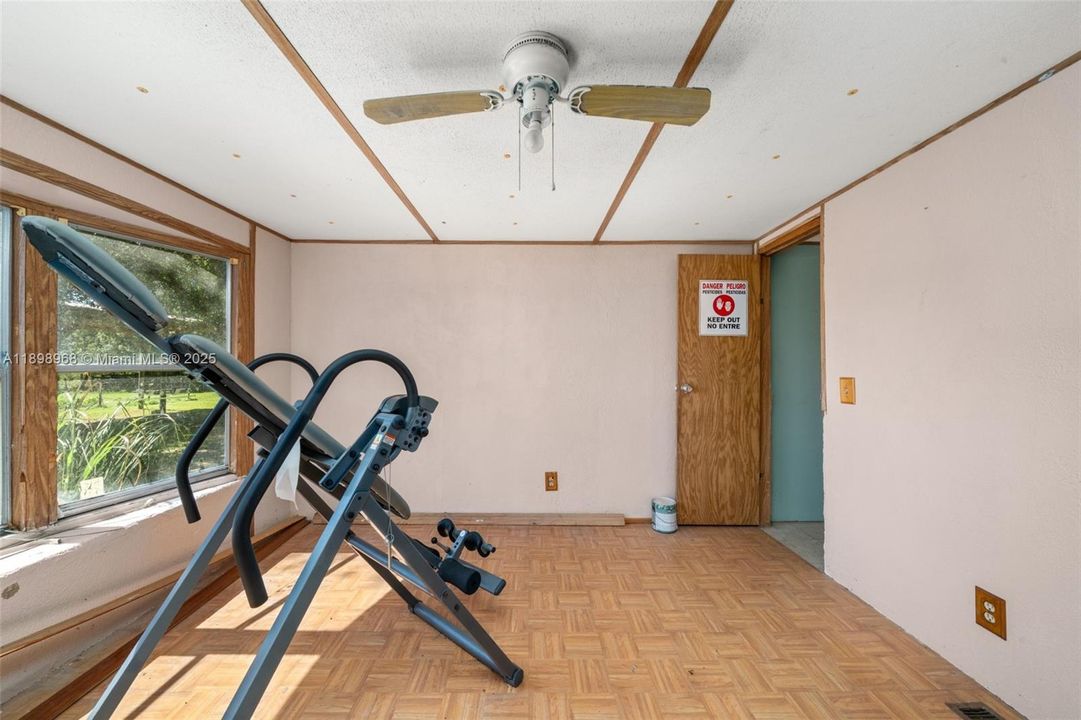 For Sale: $275,000 (2 beds, 2 baths, 1064 Square Feet)